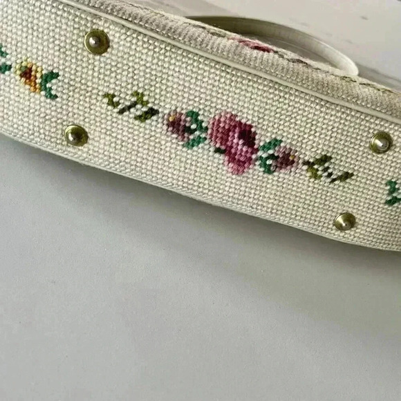 🌟Host Pick 🌟 Vintage 1950s  Floral Needlepoint Handbag - Picture 3 of 8